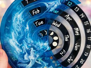 Calendrier perpétuel en résine époxy